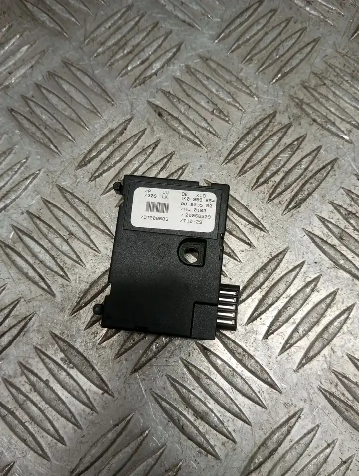 Audi A3/S3 8P (2003 - 2005) 1K0959654 Датчик угла поворота руля — фото 1