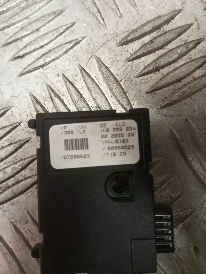 Audi A3/S3 8P (2003 - 2005) 1K0959654 Датчик угла поворота руля — фото 4
