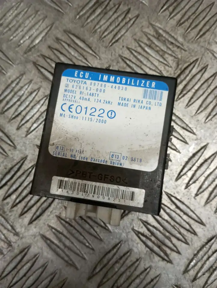 Toyota Avensis Verso (2001 - 2004) 8978044030 Блок иммобилайзера — фото 1