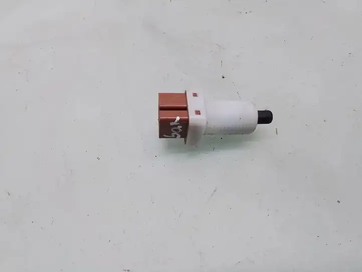 Peugeot 206 (1998 - 2012)   Датчик педали сцепления