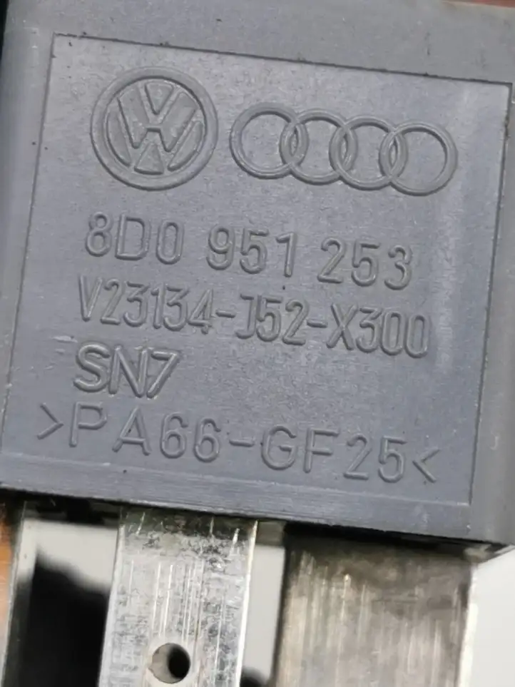 Audi A4 S4 B8 8K (2007 - 2011) 8K1937503A Блок предохранителей — фото 5