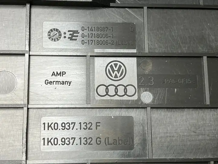 Volkswagen PASSAT B7 (2011 - 2014) 8G180509 Блок предохранителей (комплект) — фото 9