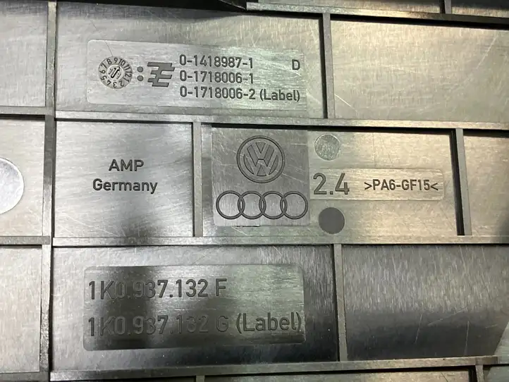 Volkswagen PASSAT B7 (2011 - 2014) 3C0937125A Блок предохранителей — фото 11