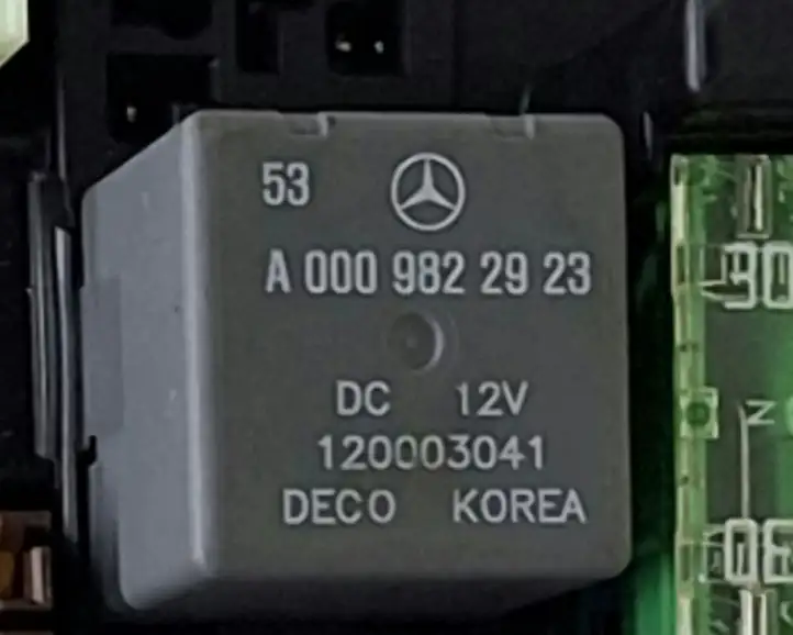 Mercedes-Benz GLC X253/C253 (2015 - ) A0009822923 Блок предохранителей — фото 6