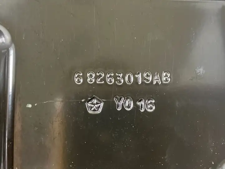 Dodge Durango (2013 - ) 68263019AB Площадка аккумулятора — фото 6