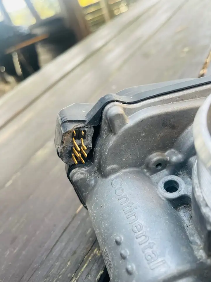Volkswagen Golf VII (2013 - 2019) 06F133062T Дроссельная заслонка — фото 4