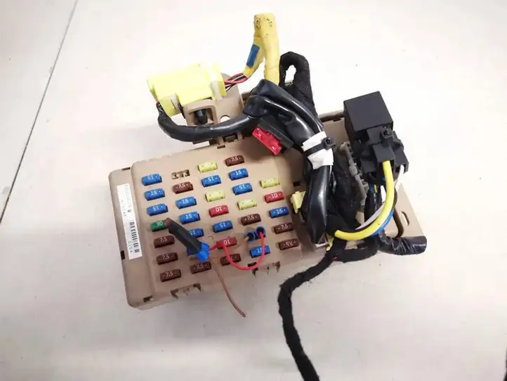 Subaru Tribeca (2007 - 2014)  82201xa00b Ящик предохранителей (комплект)