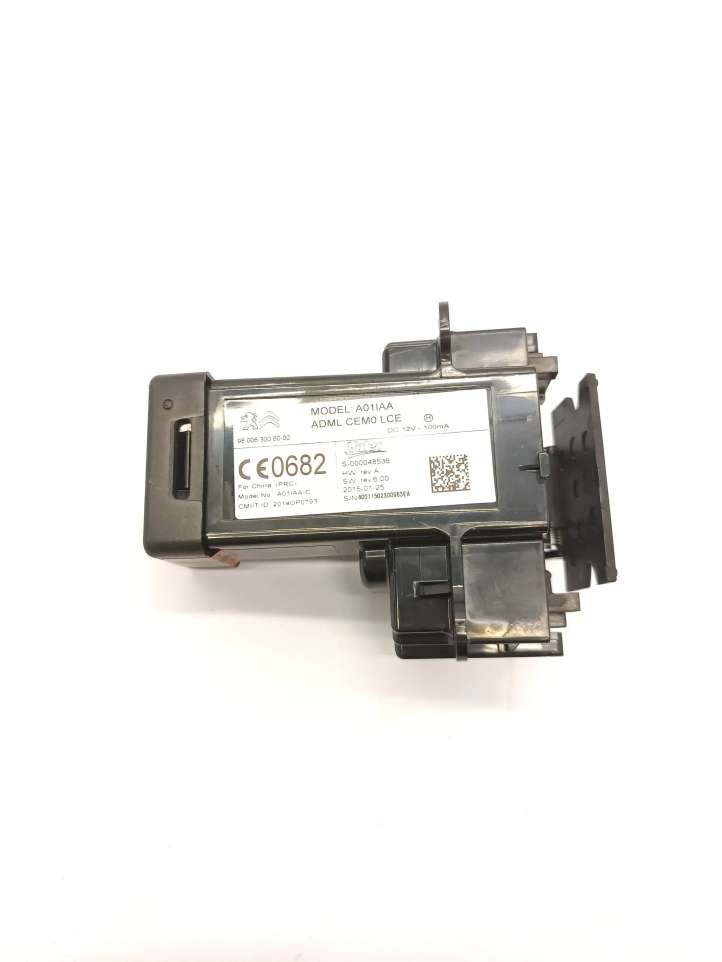 980063008002 Citroen C4 Aircross Užvedimo spynelė