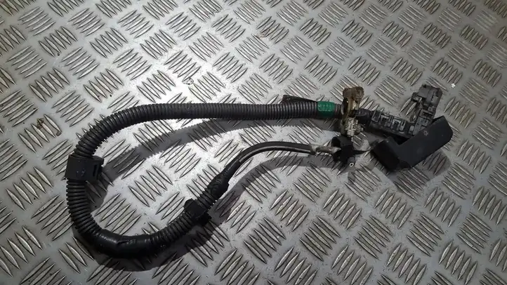 Toyota RAV 4 (XA30) (2006 - 2016) Плюсовой провод аккумулятора — фото 1