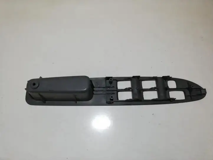 Toyota Avensis Verso (1995 - 2001) 7423244130 Прочие детали салона — фото 2