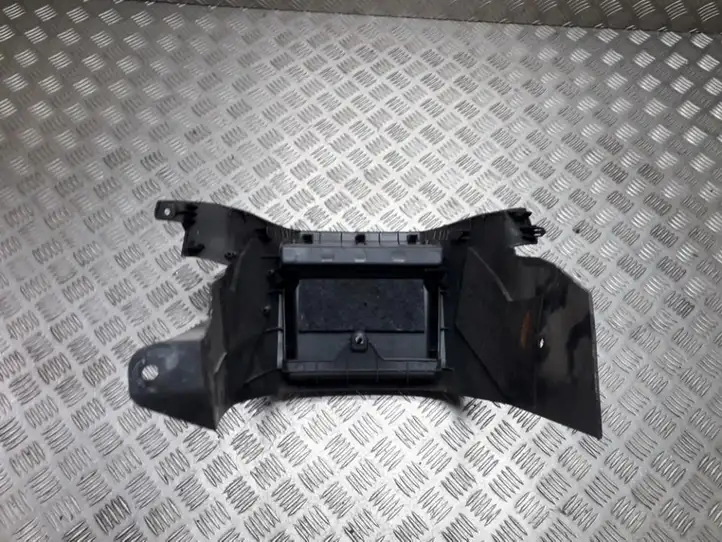 Toyota Avensis Verso (2004 - 2009) 5881044090 Прочие детали салона — фото 2