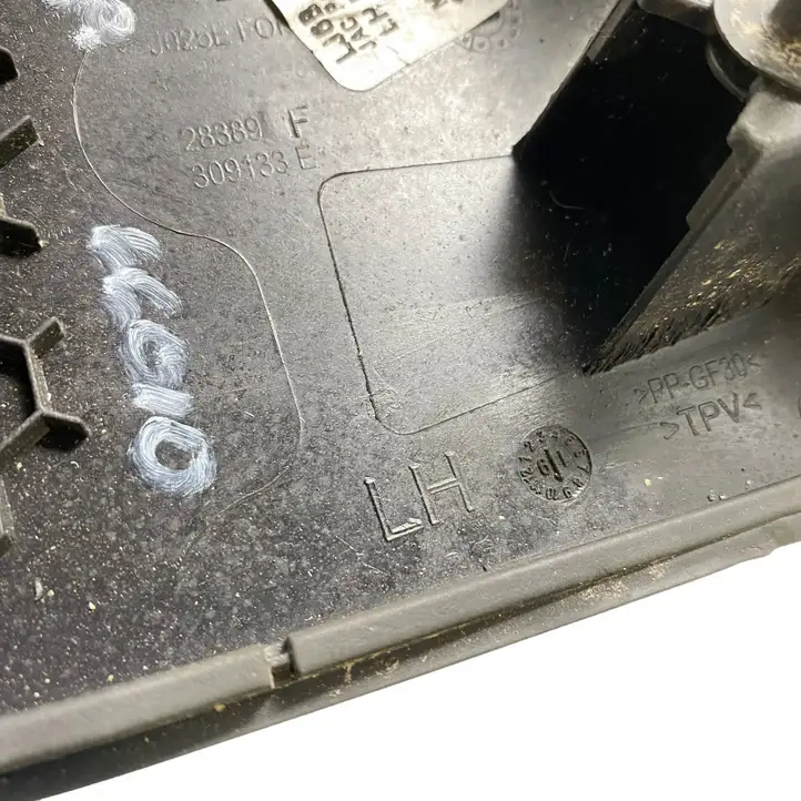 Ford Escape IV (2020 - ) LJ6B842947BG Прочие внешние детали — фото 8