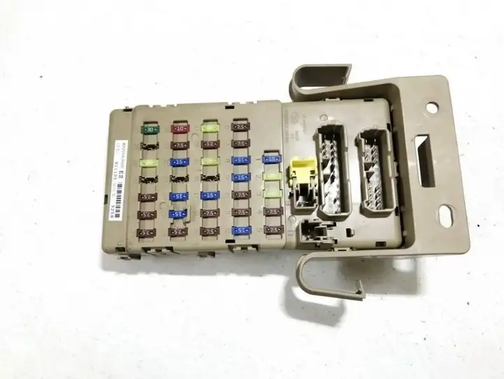 Subaru Legacy (2009 - 2013) 82201aj000 Блок предохранителей (комплект) — фото 2
