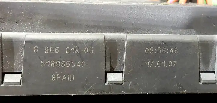 BMW 5 E60 E61 (2004 - 2010) 518956040 Блок предохранителей — фото 5