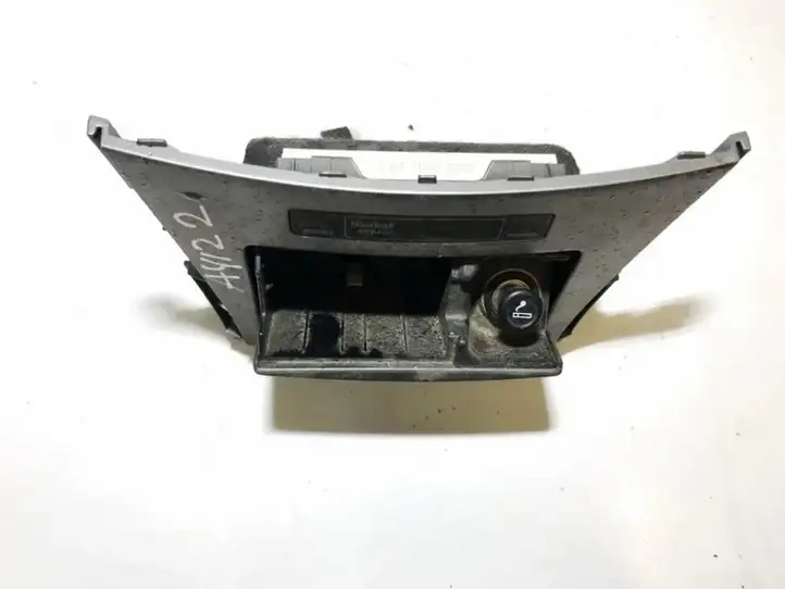 Toyota Avensis T270 (2009 - 2012) 5880405110 Прочие детали салона — фото 1