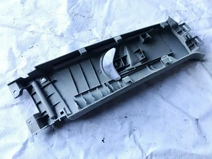 Toyota Prius (XW20) (2003 - 2009) 7302433010 Прочие детали салона — фото 2