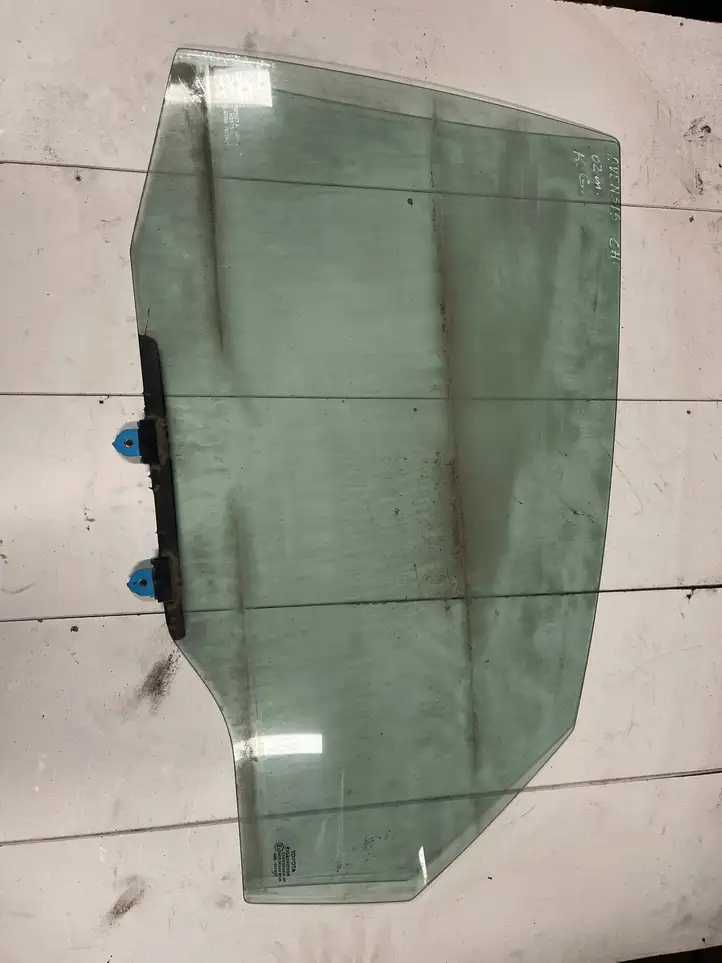 Toyota Avensis T220 (2000 - 2003) 43R007022 Стекло задней двери — фото 1