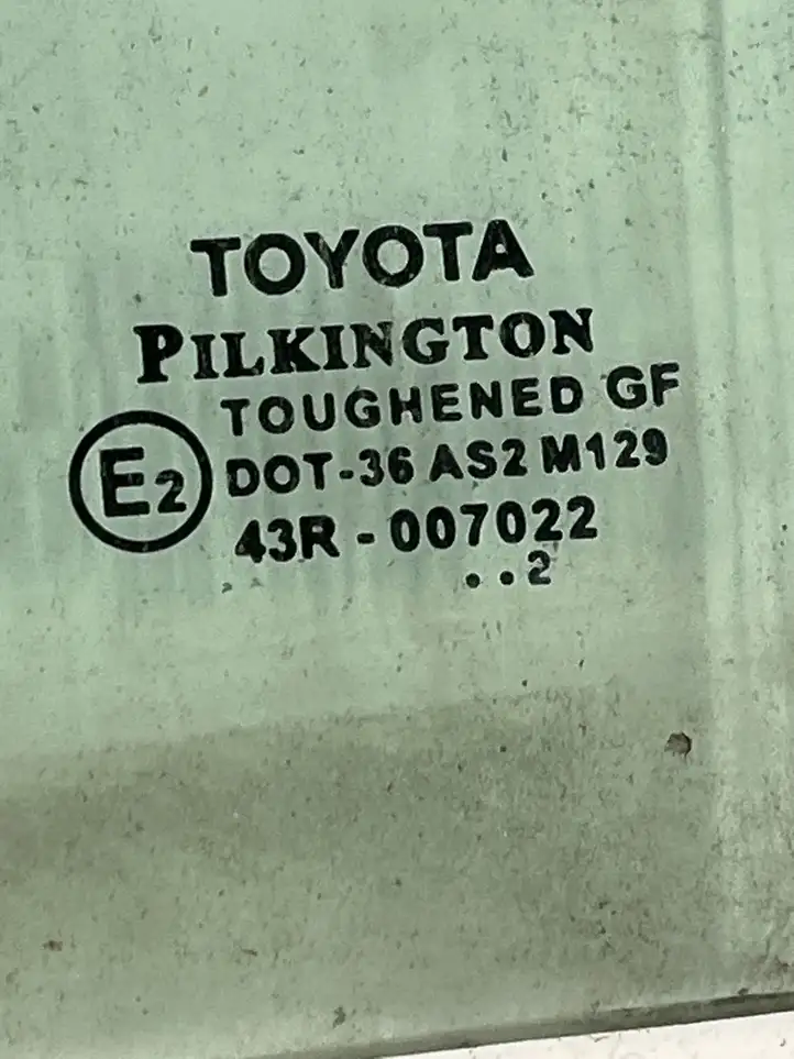 Toyota Avensis T220 (2000 - 2003) 43R007022 Стекло задней двери — фото 2
