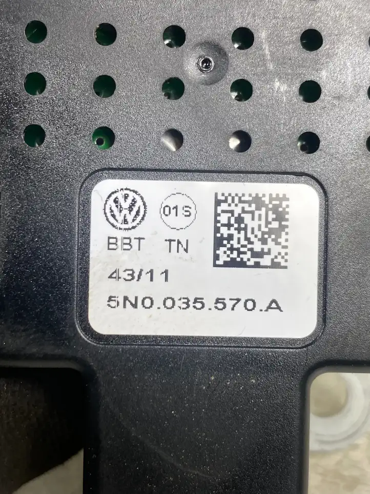 Volkswagen Tiguan (2011 - 2016) 5N0035570A Усилитель антенны — фото 4
