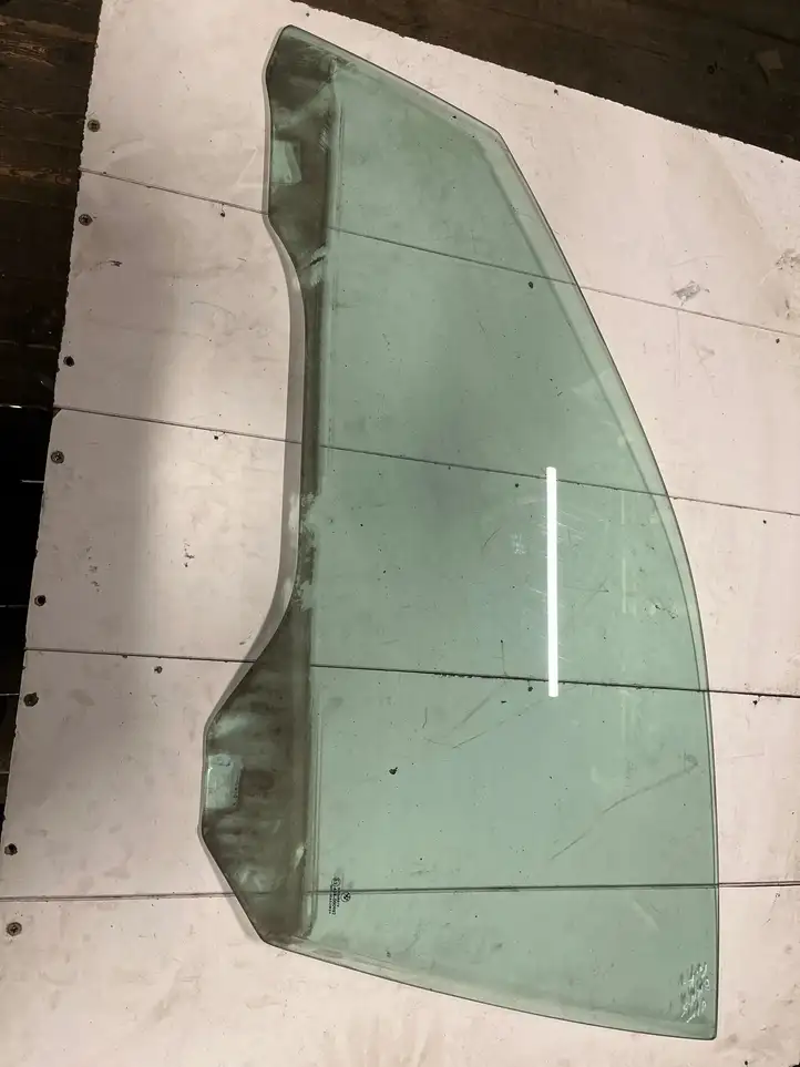 BMW 5 E39 (1996 - 2003)  43R000982 Основное стекло передних дверей (четырехдверного автомобиля)