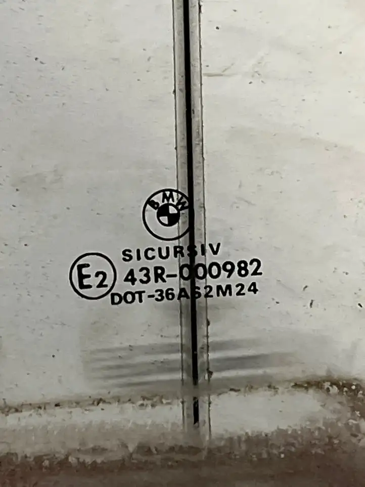 BMW 5 E39 (1996 - 2003)  43R000982 Основное стекло передних дверей (четырехдверного автомобиля)