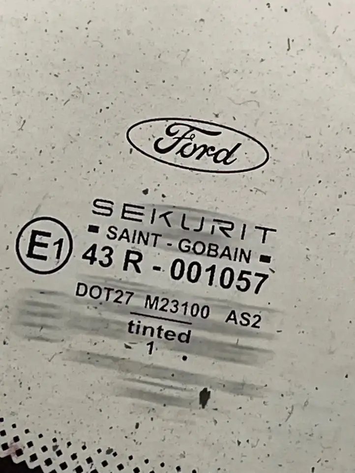 Ford Focus (1998 - 2004) 43R001057 Стекло задней двери — фото 2