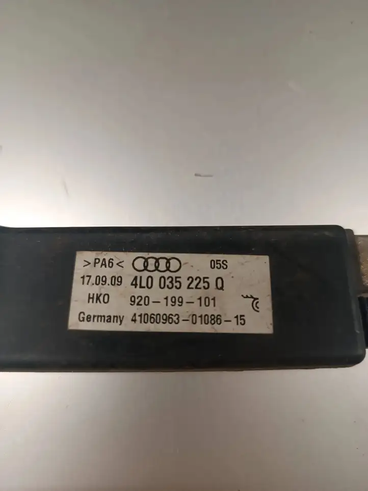 Audi Q7 4L (2009 - 2015) 4L0035225Q Усилитель антенны — фото 4