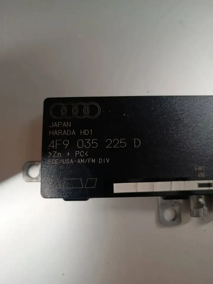 Audi A6 S6 C6 4F (2004 - 2008) 4F9035225D Усилитель антенны — фото 3