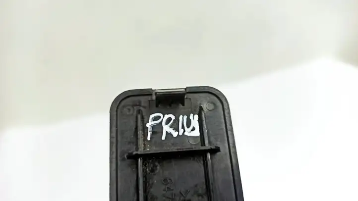 Toyota Prius (XW20) (2003 - 2009) 6472147010 Прочие детали салона — фото 6