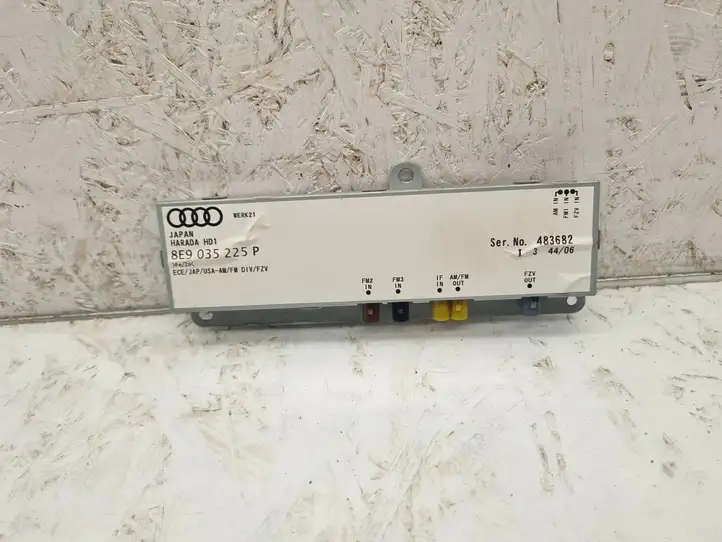 Audi A4 S4 B7 8E 8H (2004 - 2009) 8E9035225P Усилитель антенны — фото 1