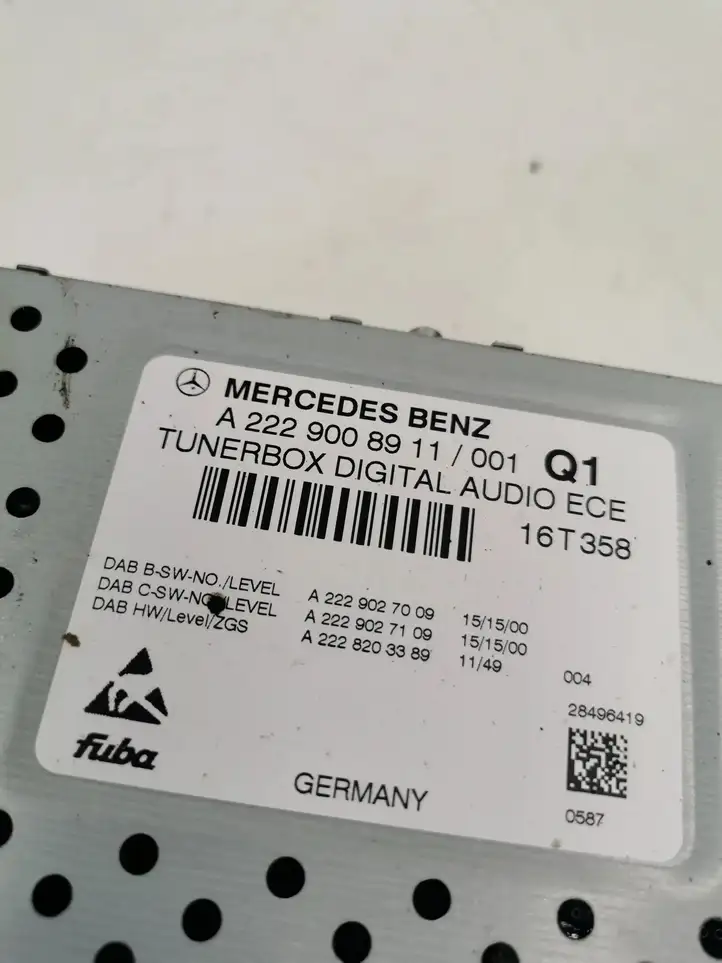 Mercedes-Benz C W205 (2014 - 2021) A2228203389 Усилитель антенны — фото 5