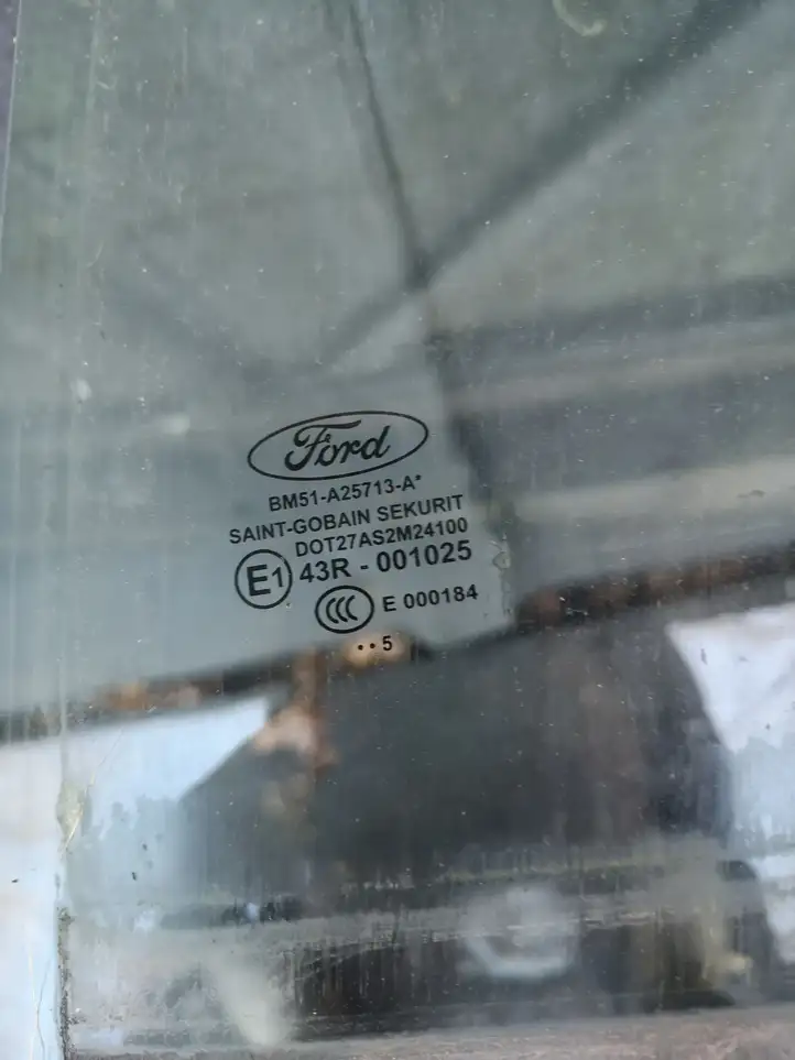 Ford Focus (2011 - 2015) 43R001025 Стекло задней двери — фото 2