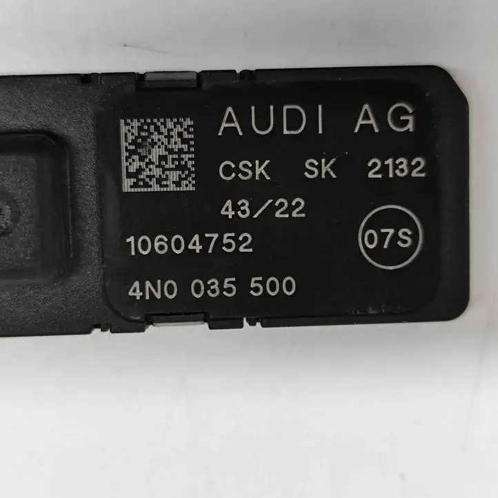 Audi Q4 Sportback e-tron (2021 - ) 4N0035500 Усилитель антенны — фото 6