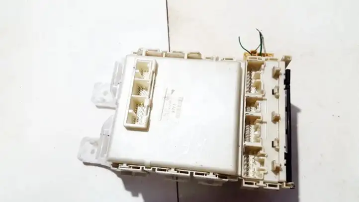 Toyota Prius (XW20) (2003 - 2009) 8273047290 Блок предохранителей (комплект) — фото 2