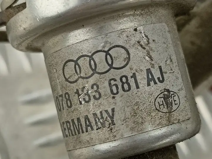 Audi A6 S6 C5 4B (2001 - 2004) 078133681AJ Магистральная топливная трубка — фото 4