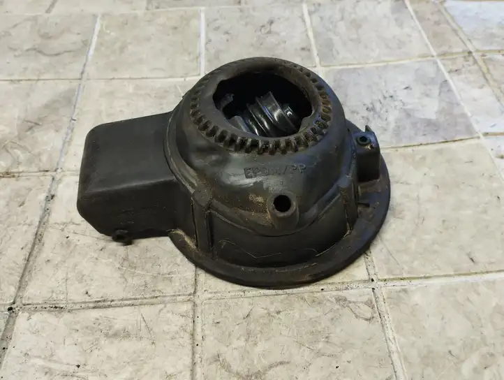 Volkswagen Golf IV (1998 - 2005) 1J0010250K Крышка топливного бака — фото 3