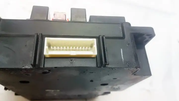 Citroen C-Crosser (2007 - 2013)  8637a319 Ящик предохранителей (комплект)