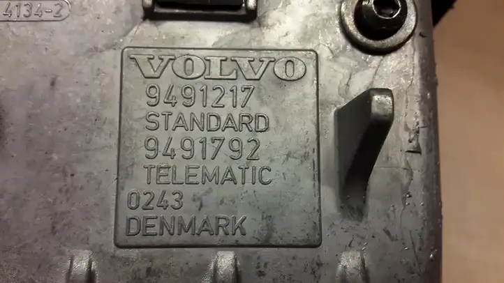 Volvo S60 (2000 - 2004) 86511531 Магнитола / мультимедийная система — фото 3