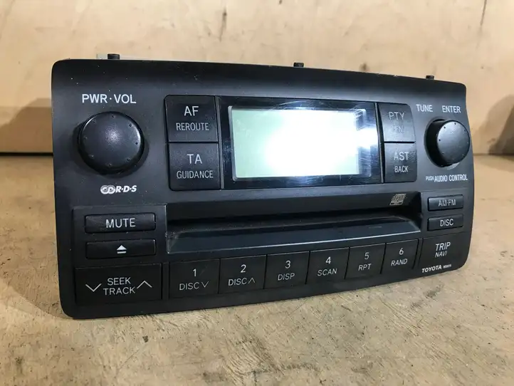 Toyota Corolla Verso E121 (2001 - 2004) 8612002380 Магнитола / мультимедийная система — фото 1