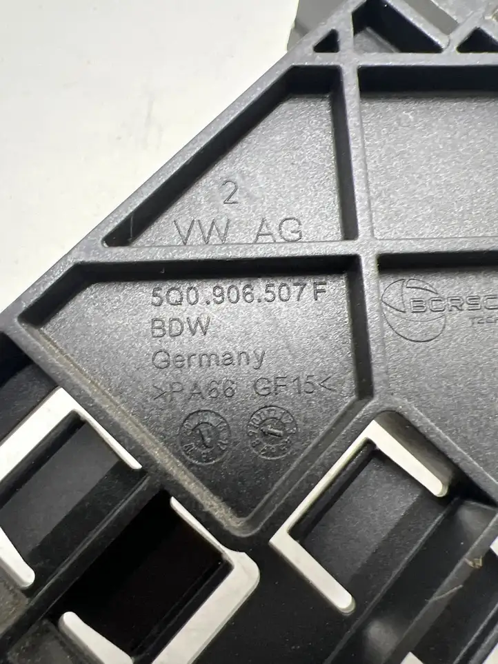 Volkswagen Golf VII (2013 - 2019) 5Q0906507F Кронштейн ЭБУ двигателя — фото 4