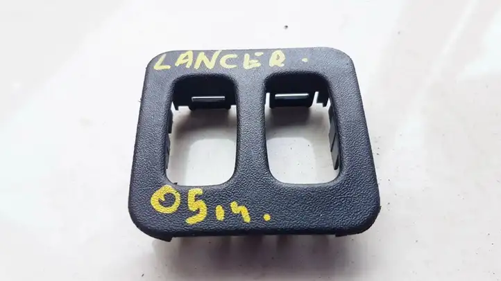 Mitsubishi Lancer (2003 - 2007) MR4026 Прочие детали салона — фото 1
