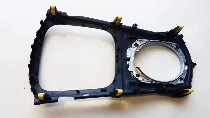 Toyota Avensis T270 (2015 - 2018) 5883205050 Прочие детали салона — фото 2