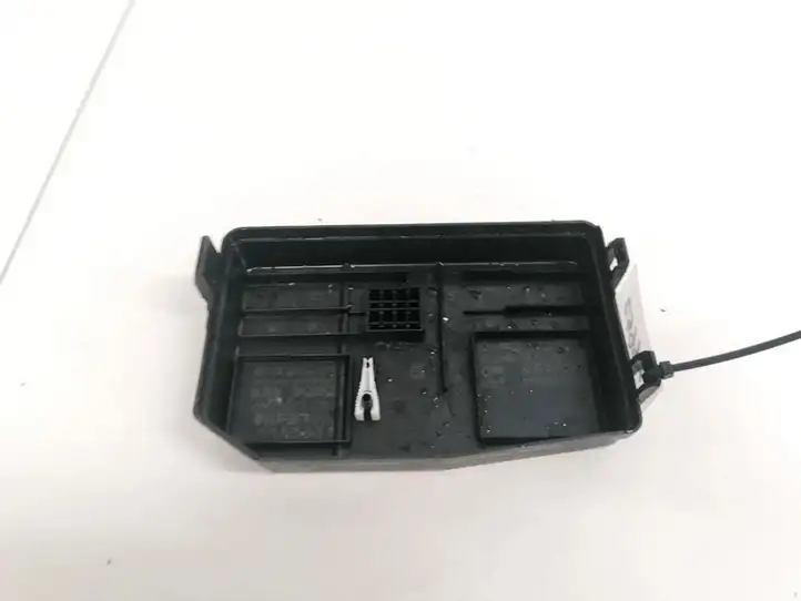 Ford Mondeo Mk III (2000 - 2007) 71544754 Крышка ящика предохранителей — фото 2