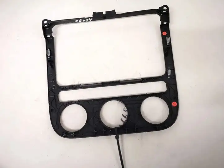 Volkswagen Golf V (2003 - 2009)  1k0858071a Другая деталь салона