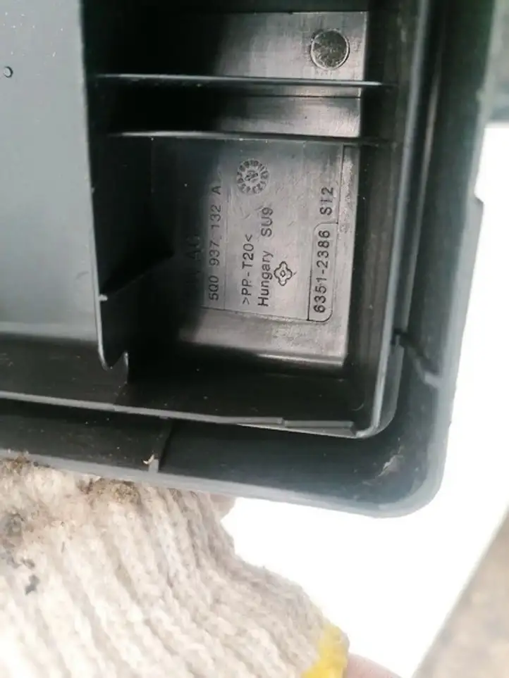Audi A3/S3 8V (2016 - 2020) 5Q0937132A Крышка ящика предохранителей — фото 3