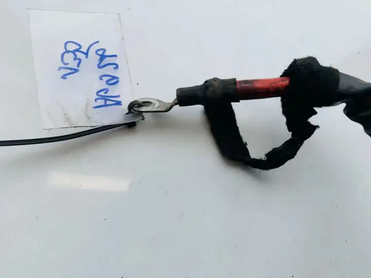 Mercedes-Benz E W211 (2002 - 2009) Плюсовой провод аккумулятора — фото 3