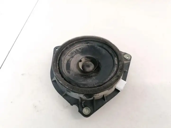 Toyota Avensis Verso (2001 - 2004) 8316044180 Динамики передних дверей — фото 1