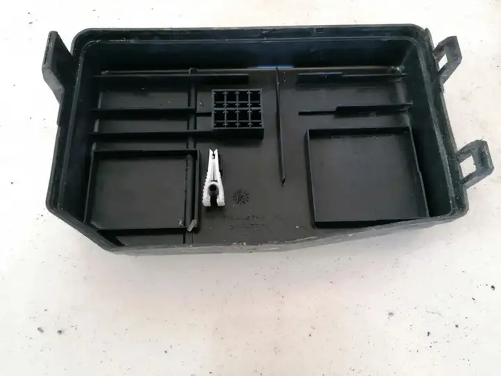 Ford Mondeo Mk III (2000 - 2007) 71544754 Крышка ящика предохранителей — фото 2