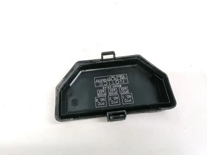 Toyota RAV 4 (XA20) (2000 - 2005) 8266242140 Крышка ящика предохранителей — фото 2