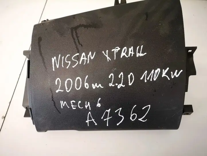 Nissan X-Trail T30 (2001 - 2007) 68275eq400 Прочие детали салона — фото 1